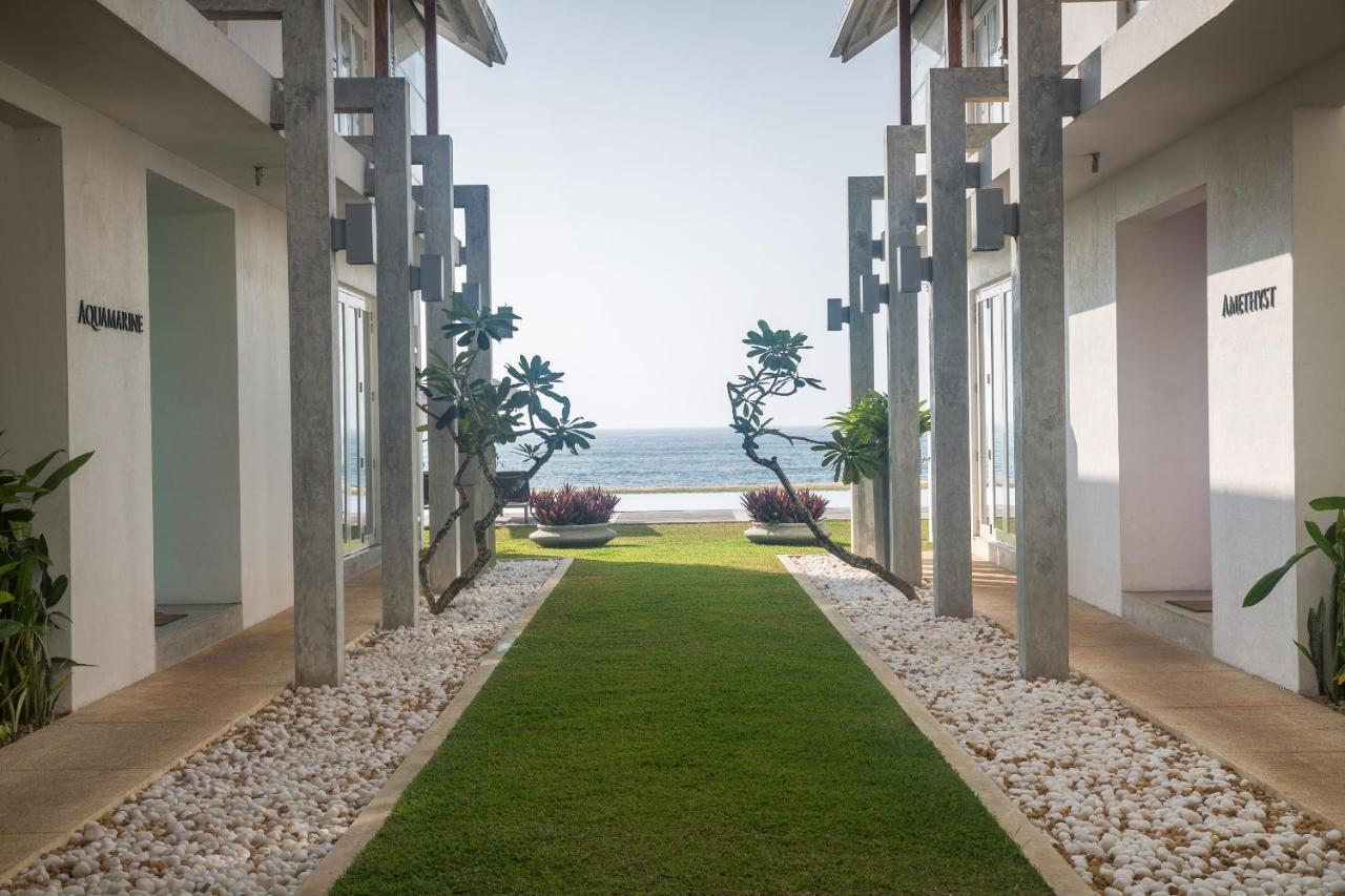 Sri Sharavi Beach Villas & Spa - With 43 Metre Saltwater Infinity Pool Mirissa Exterior photo